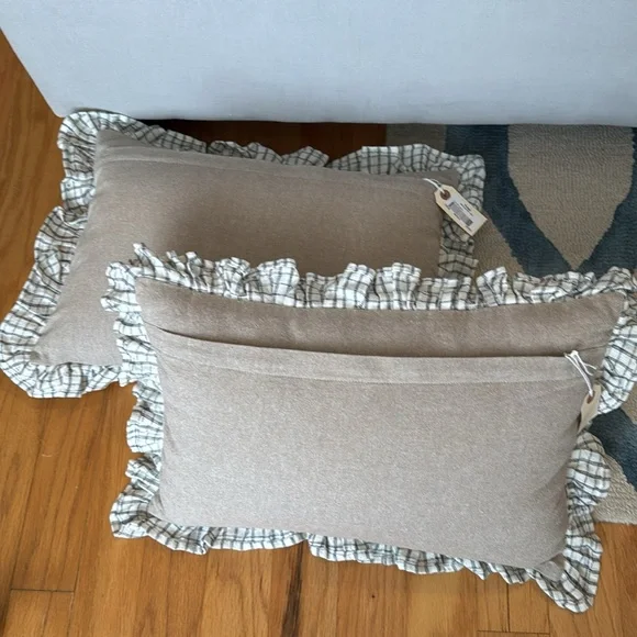 Frontgate Ruffled Pillows - 20” x 14” - Picture 11 of 16